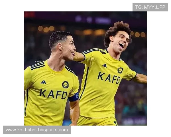 黄金右脚：全球联赛征服者